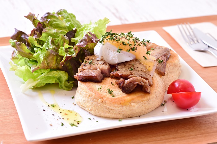 ninOval wash cafe® エッグベネディクト